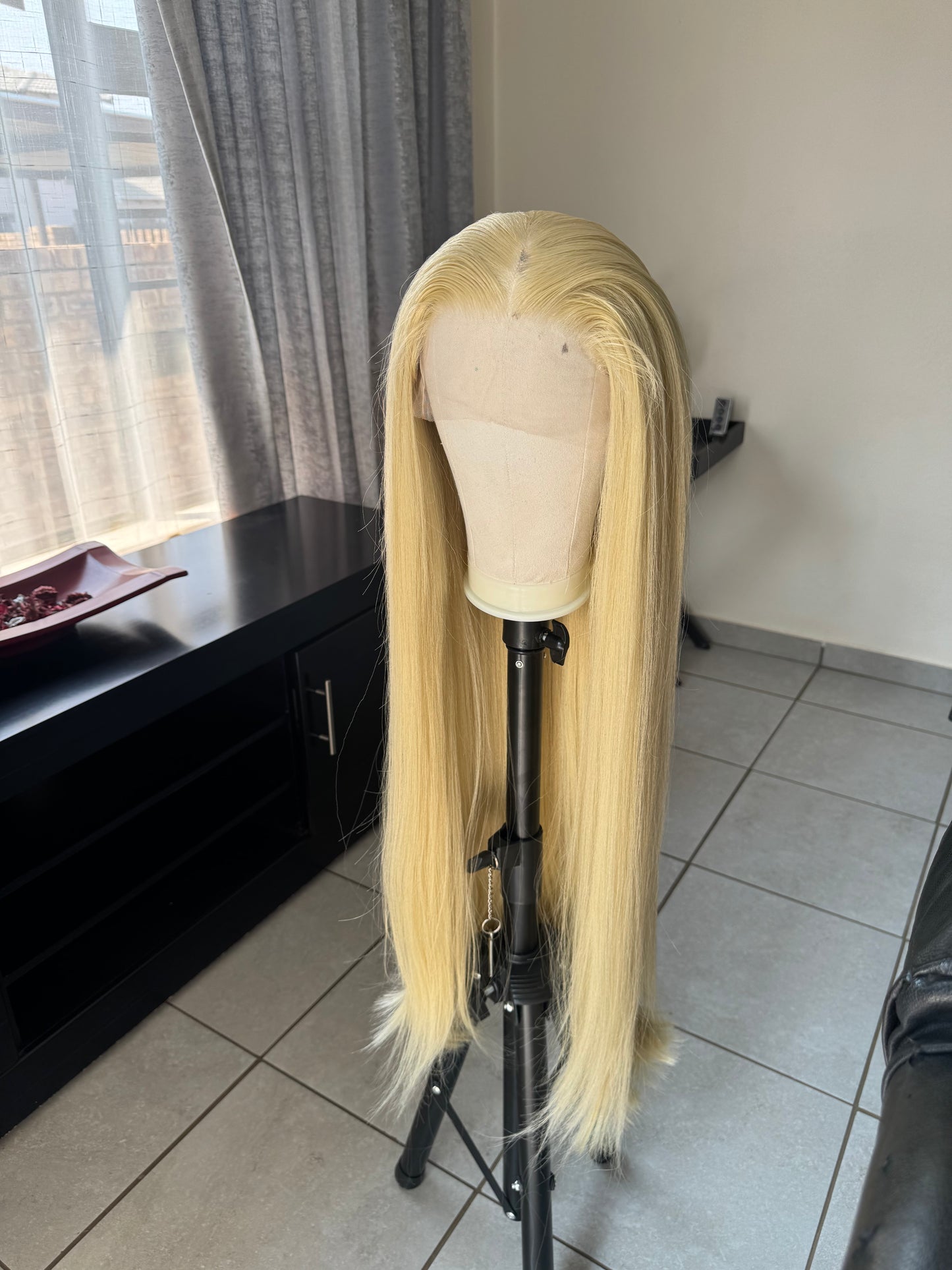 BLONDE 28INCH