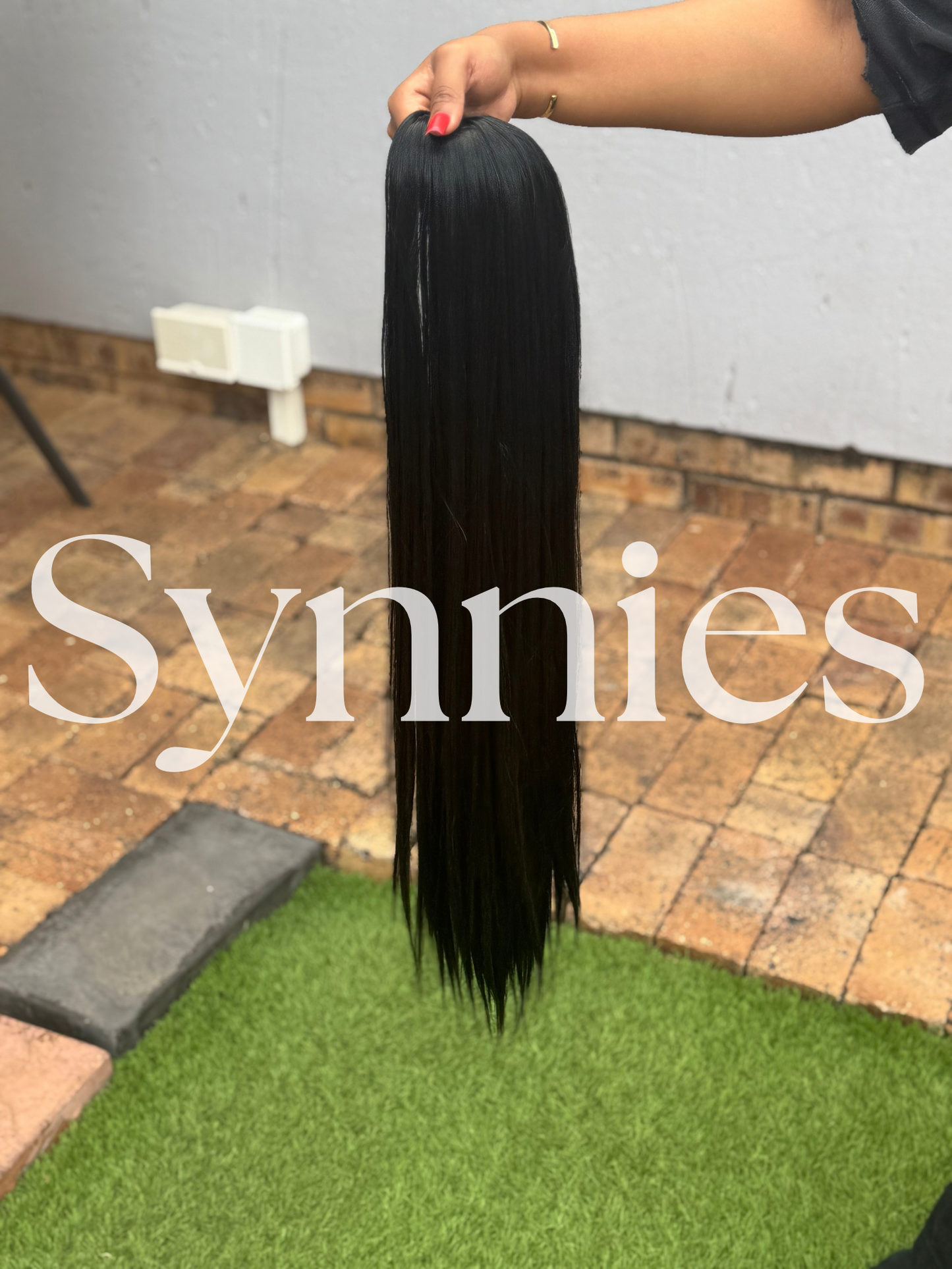 BLACK PONYTAIL