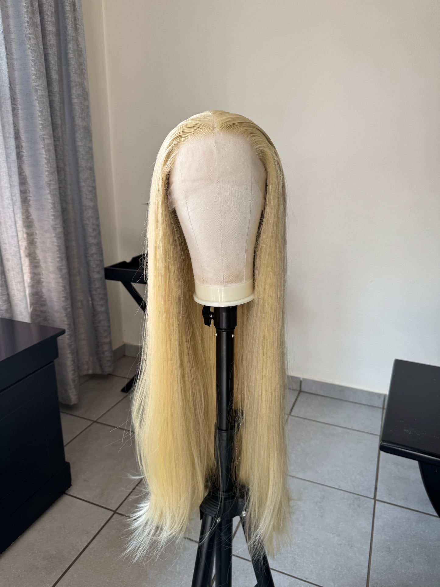 BLONDE 28INCH